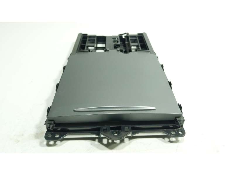 Recambio de moldura para tesla model y ev perfomance a las 4 ruedas referencia OEM IAM  175551502B 