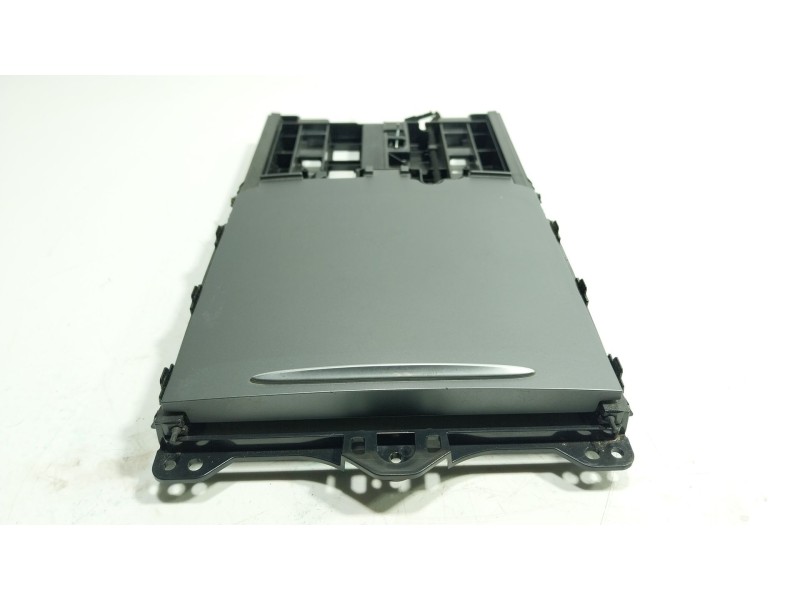 Recambio de moldura para tesla model y ev perfomance a las 4 ruedas referencia OEM IAM  175551502B 