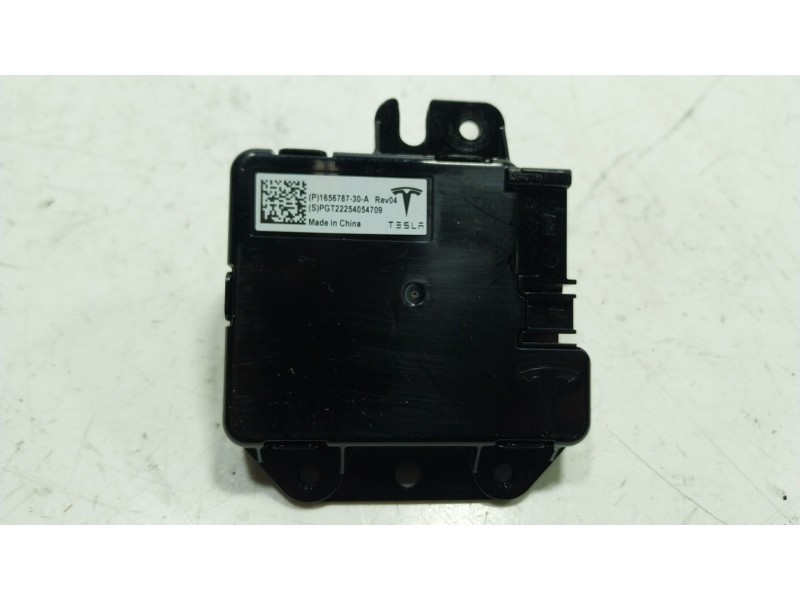 Recambio de modulo electronico para tesla model y ev perfomance a las 4 ruedas referencia OEM IAM  165678730A 