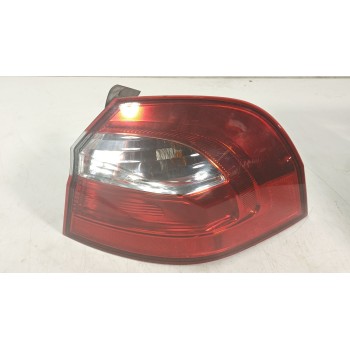 PILOTO TRASERO DERECHO 924021W2 