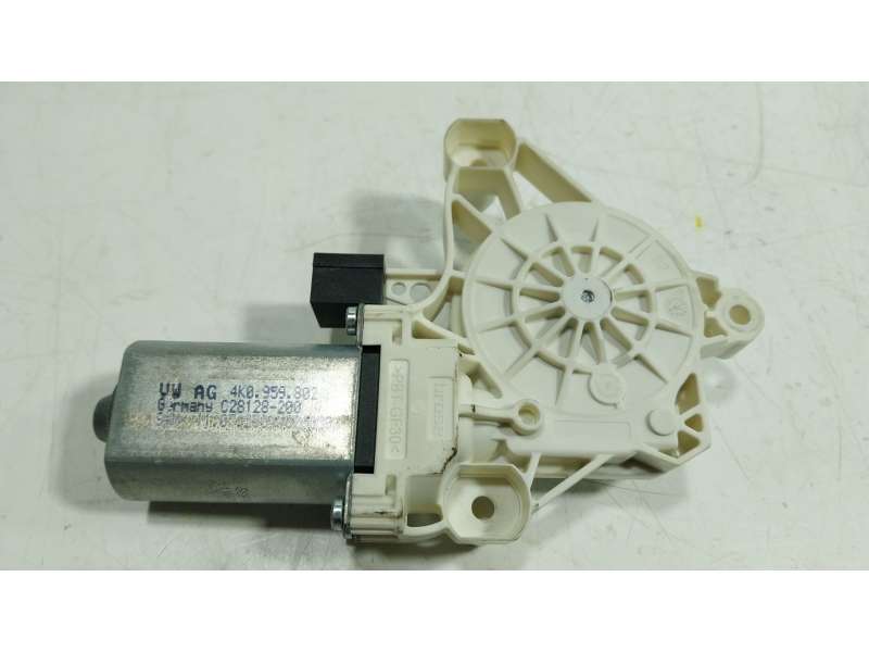 Recambio de motor elevalunas delantero izquierdo para volkswagen tiguan 2.0 tdi referencia OEM IAM  4K0959802 