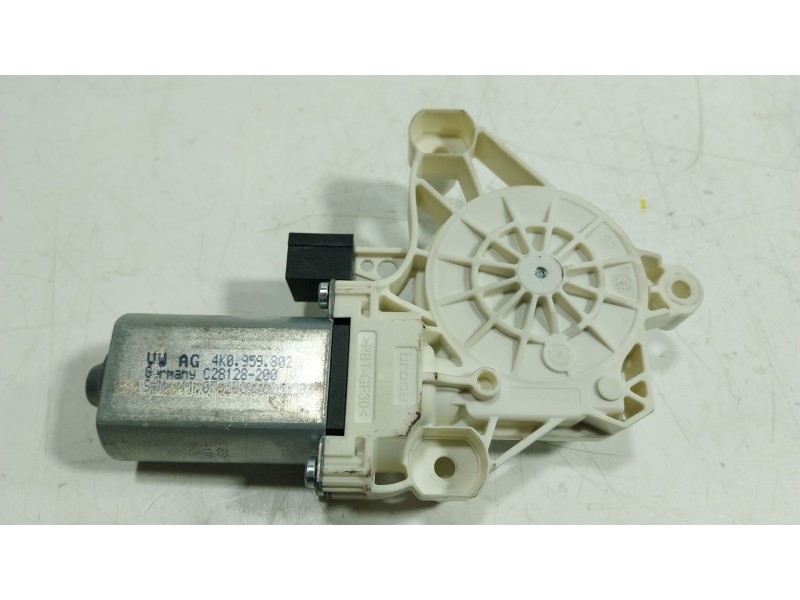 Recambio de motor elevalunas delantero izquierdo para volkswagen tiguan 2.0 tdi referencia OEM IAM  4K0959802 