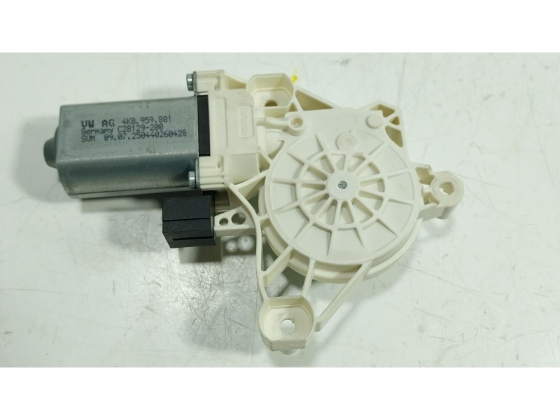 Recambio de motor elevalunas delantero derecho para volkswagen tiguan 2.0 tdi referencia OEM IAM  4K0959801 