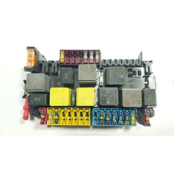 CAJA RELES / FUSIBLES A1669068201 A1669068201 
