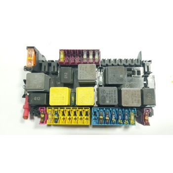 CAJA RELES / FUSIBLES A1669068201 
