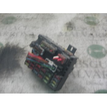 CAJA RELES / FUSIBLES 