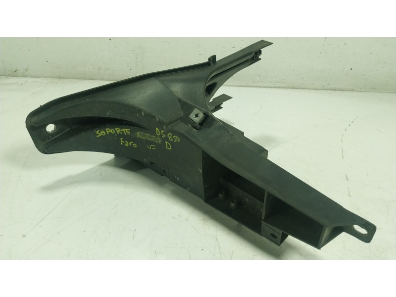 Recambio de soporte faro derecho para bmw x5 (e70) 3.0 d referencia OEM IAM  51127157984 