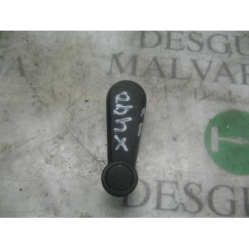 MANETA ELEVALUNAS TRASERA IZQUIERDA 