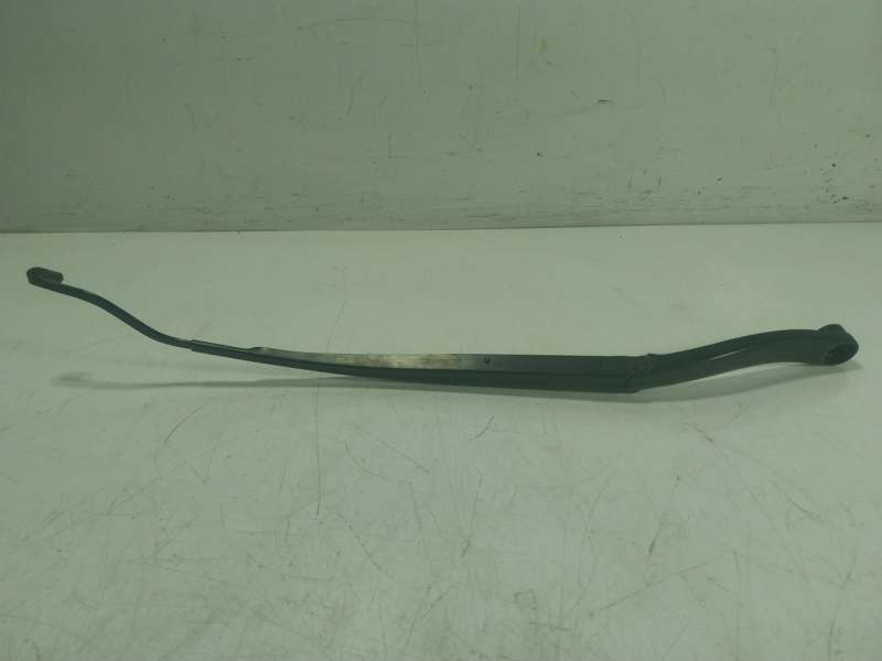 Recambio de brazo limpia delantero derecho para ssangyong tivoli 1.6 xdi 160 referencia OEM IAM   