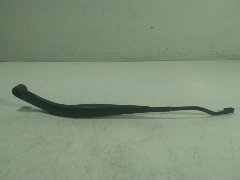 Recambio de brazo limpia delantero izquierdo para ssangyong tivoli 1.6 xdi 160 referencia OEM IAM   