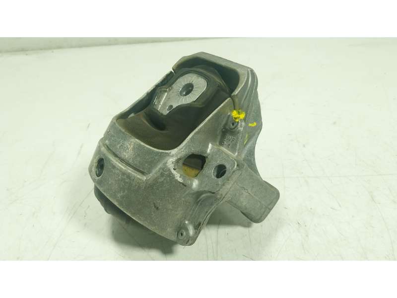 Recambio de soporte motor derecho para porsche macan (95b) 2.0 referencia OEM IAM  8R0199381 