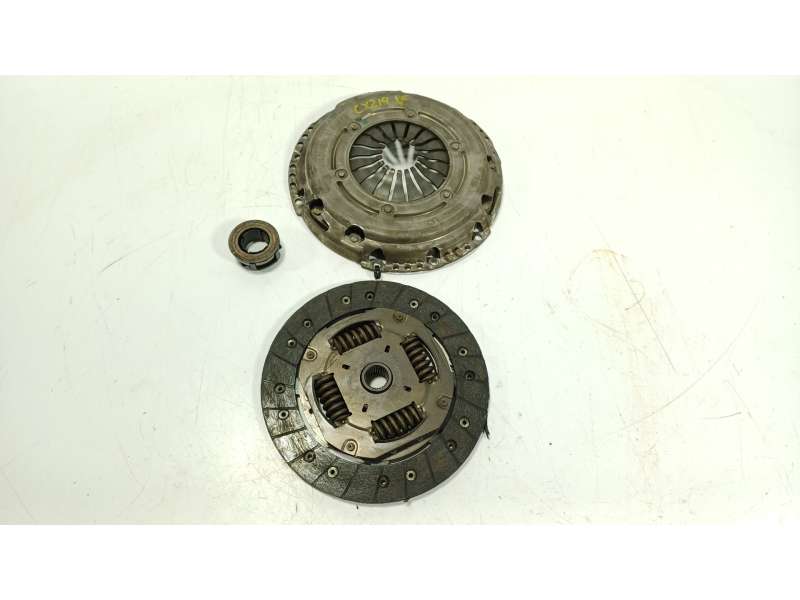 Recambio de kit embrague para audi a1 sportback (8xf) adrenalin referencia OEM IAM 04C141031C 163082001875 