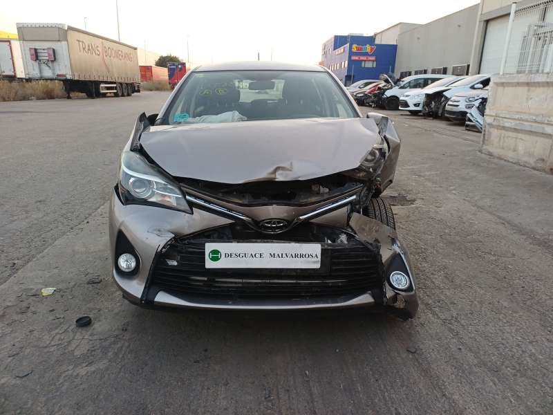 toyota yaris (_p13_) del año 2015