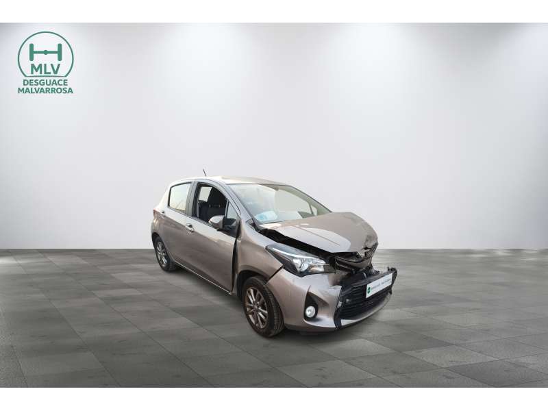 toyota yaris (_p13_) del año 2015