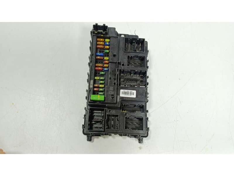 Recambio de caja reles / fusibles para volkswagen amarok (t1a, t1b) 3.0 tdi 4motion referencia OEM IAM  SU5T15604 