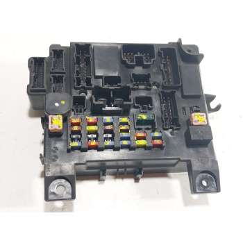 CAJA RELES / FUSIBLES 8637A642 