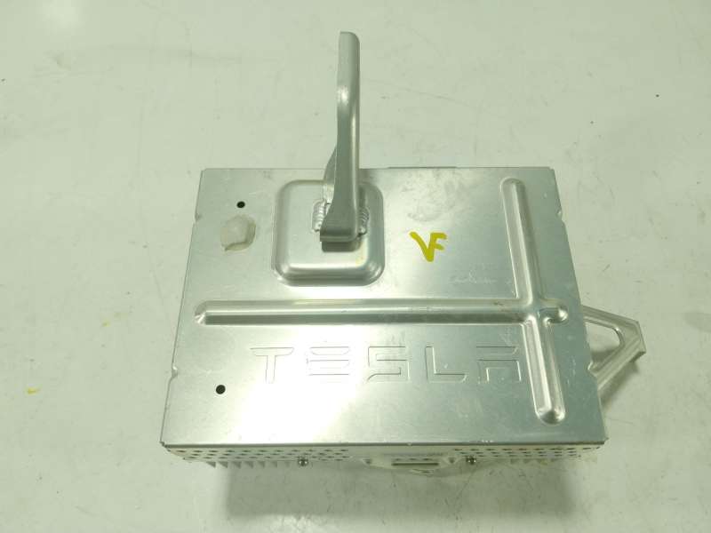 Recambio de modulo electronico para tesla model 3 ev awd referencia OEM IAM  107974800E 