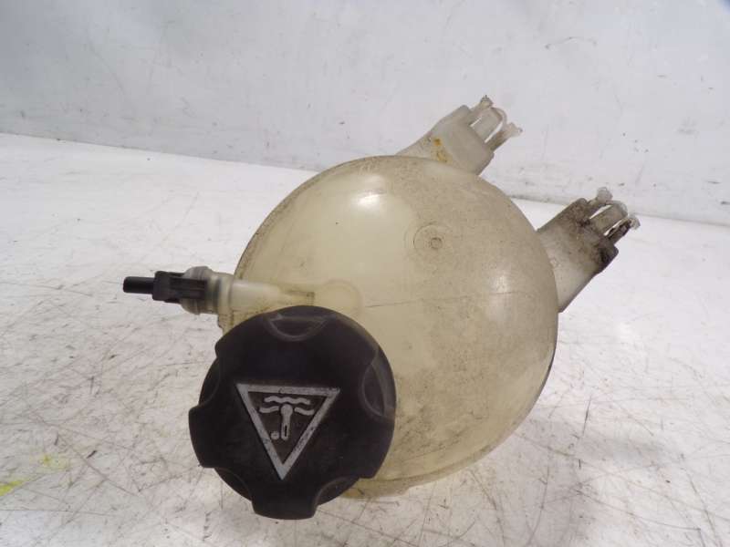 Recambio de deposito expansion para citroën c4 cactus 1.2 12v vti referencia OEM IAM 9800777280  