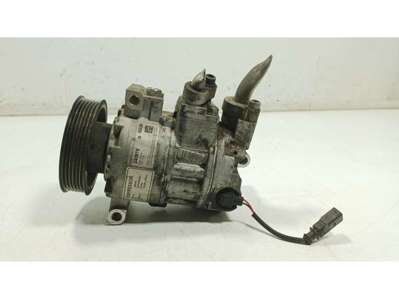 Recambio de compresor aire acondicionado para volkswagen golf vi (5k1) 2.0 tdi referencia OEM IAM 5K0820803  