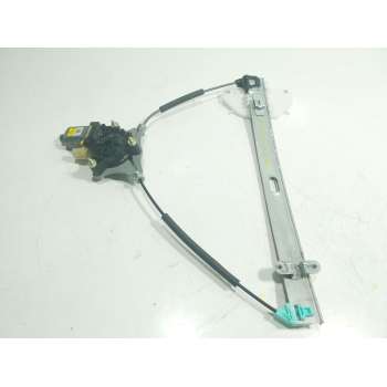 ELEVALUNAS DELANTERO DERECHO 82402H8100 