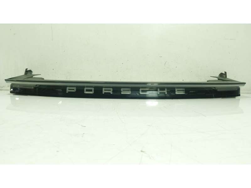 Recambio de piloto trasero central para porsche taycan (y1a) 4s referencia OEM IAM  9J1945081P 