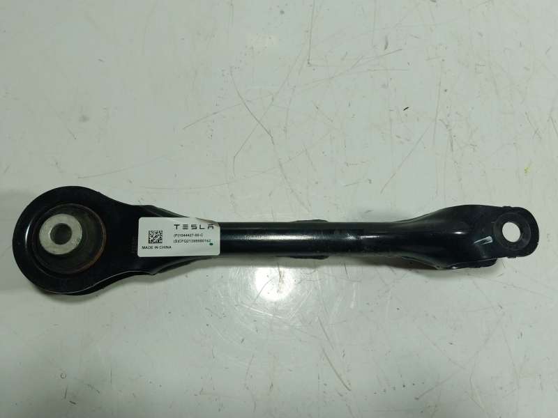 Recambio de brazo suspension superior trasero derecho para tesla model 3 ev referencia OEM IAM  104442700 