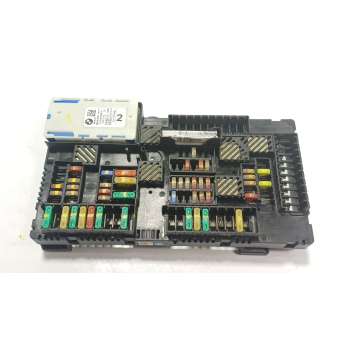 CAJA RELES / FUSIBLES 