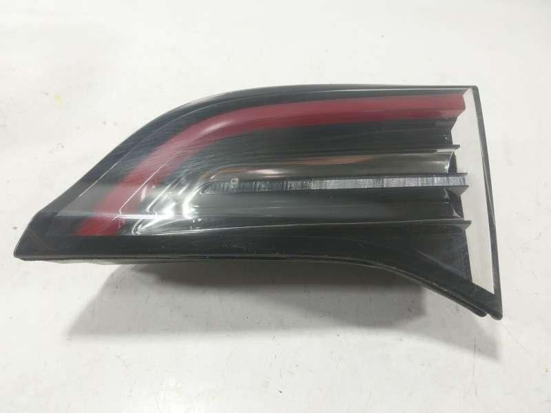 Recambio de piloto trasero derecho interior para tesla model 3 ev awd referencia OEM IAM   