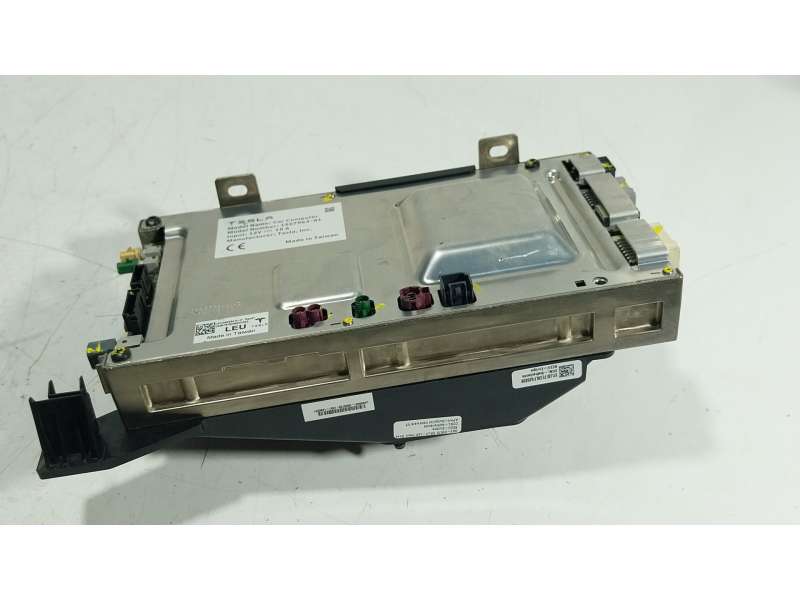 Recambio de modulo electronico para tesla model 3 ev awd referencia OEM IAM  152796301 