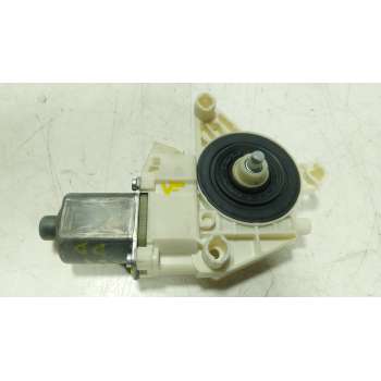MOTOR ELEVALUNAS DELANTERO DERECHO A2469065200 