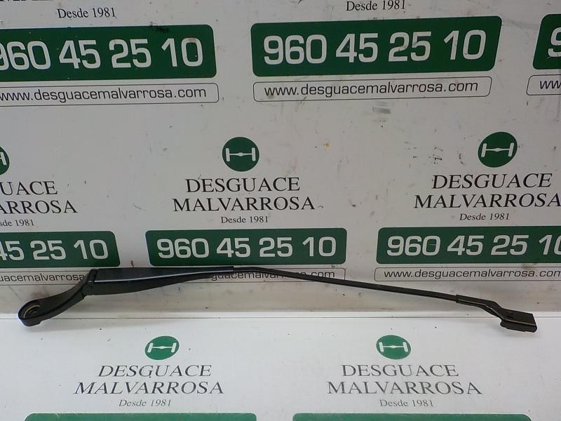 Recambio de brazo limpia delantero derecho para peugeot 308 business line referencia OEM IAM 1610672480  