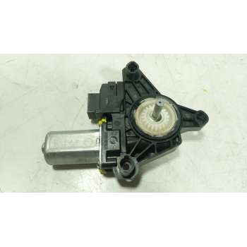 MOTOR ELEVALUNAS TRASERO DERECHO A2469063200 