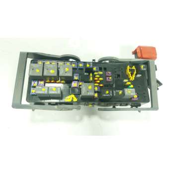 CAJA RELES / FUSIBLES 68143318AB 