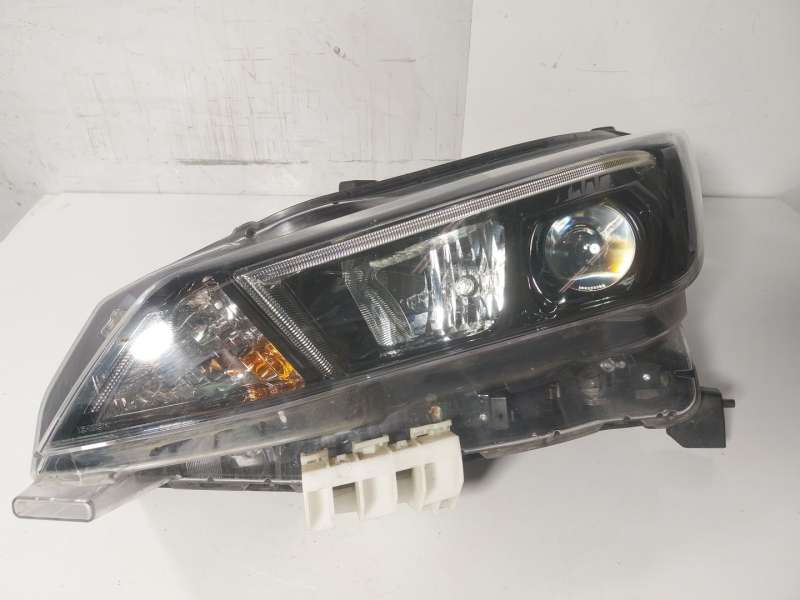 Recambio de faro izquierdo para nissan leaf (ze1) electric referencia OEM IAM  260605SH0A 