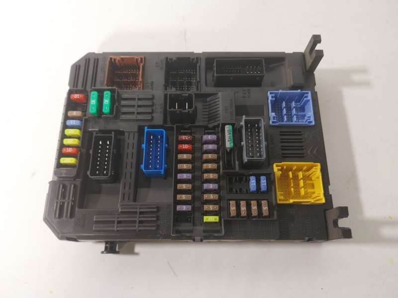 Recambio de caja reles / fusibles para citroën c3 iii (sx) 1.2 puretech 82 referencia OEM IAM 1619108380 9830790580 