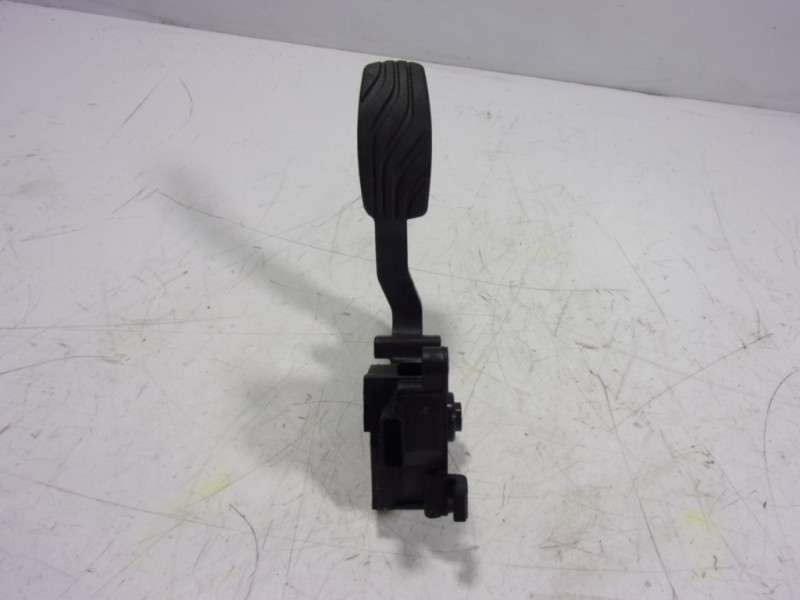 Recambio de potenciometro pedal para renault megane iv berlina 5p 1.3 tce cat referencia OEM IAM 180020000R 180023067R 