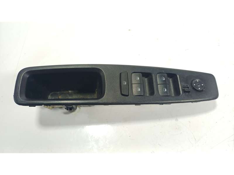 Recambio de mando elevalunas delantero izquierdo para hyundai i10 iii (ac3, ai3) 1.0 mpi referencia OEM IAM  93571K7210 