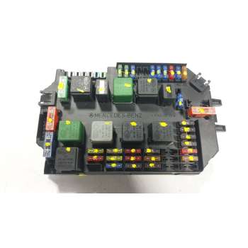 CAJA RELES / FUSIBLES A2215450001 A2215402450 