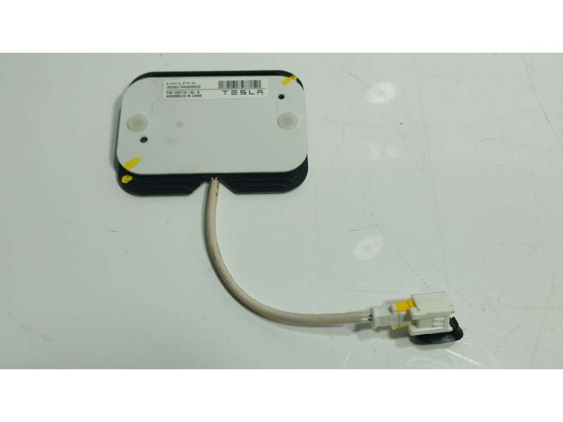 Recambio de modulo electronico para tesla model s 60 referencia OEM IAM  100577800B 