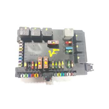 CAJA RELES / FUSIBLES A2215450801 A2215403250 
