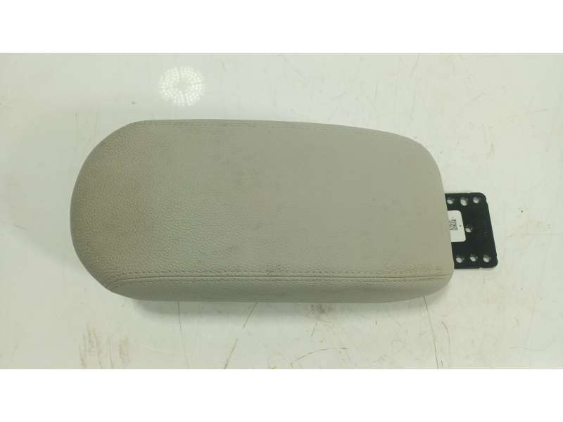 Recambio de apoyabrazos central para fiat 600 1.2 mild hybrid referencia OEM IAM   