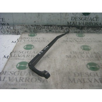 BRAZO LIMPIA DELANTERO DERECHO 