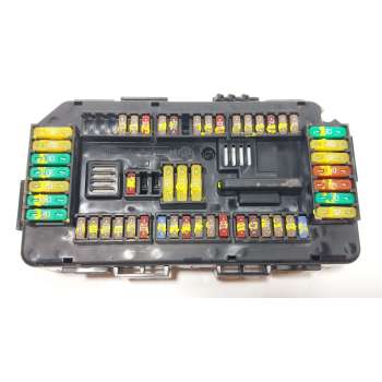 CAJA RELES / FUSIBLES 61149224866 681965301 6114V7
