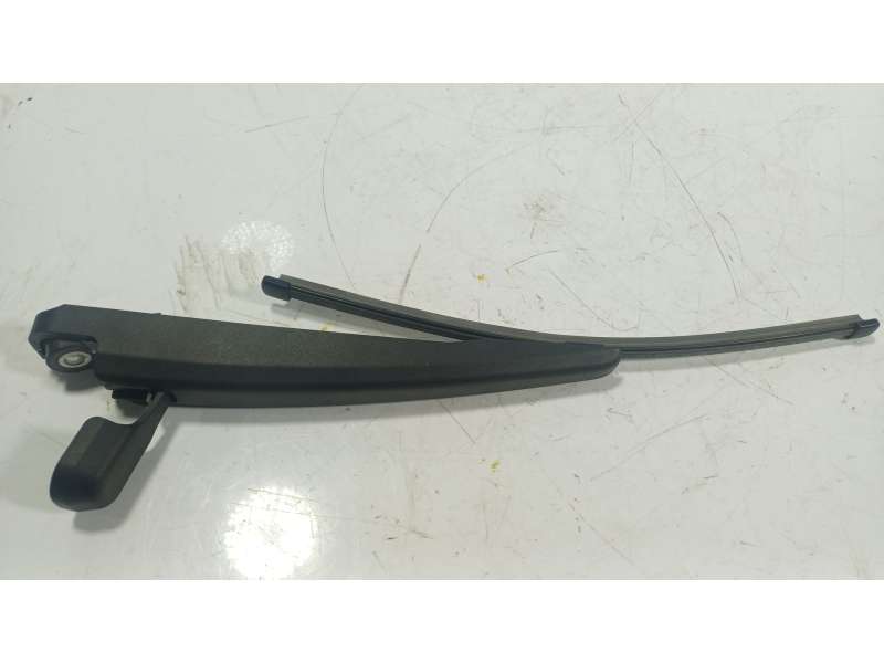 Recambio de brazo limpia trasero para fiat 600 1.2 mild hybrid referencia OEM IAM   