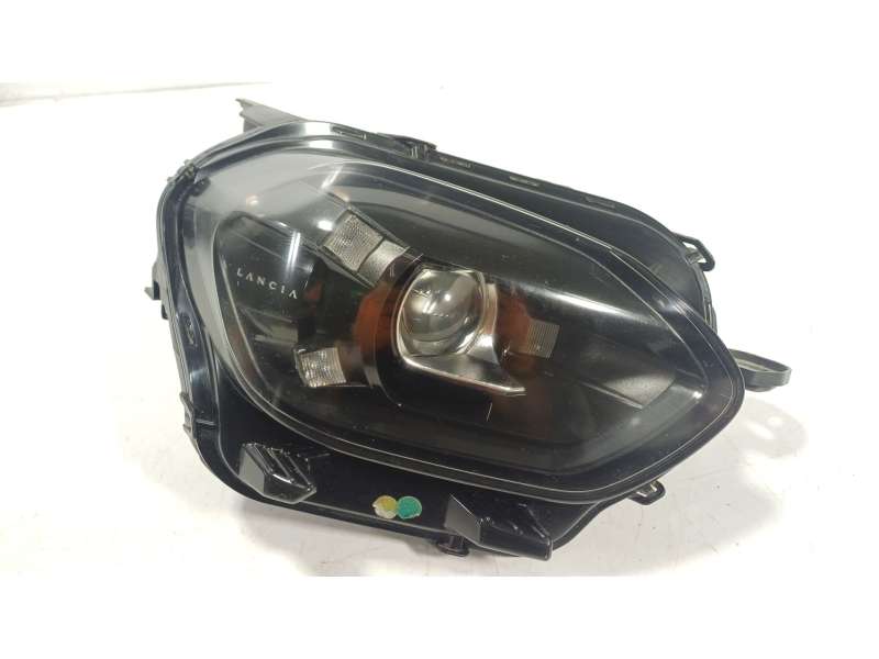 Recambio de faro derecho para lancia ypsilon referencia OEM IAM  9850750480 