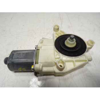 MOTOR ELEVALUNAS DELANTERO DERECHO A4479063600 