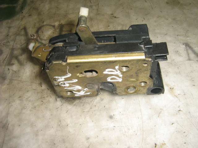 SERRURE DE PORTE AVANT DROITE ALFA ROMEO 145 1.4