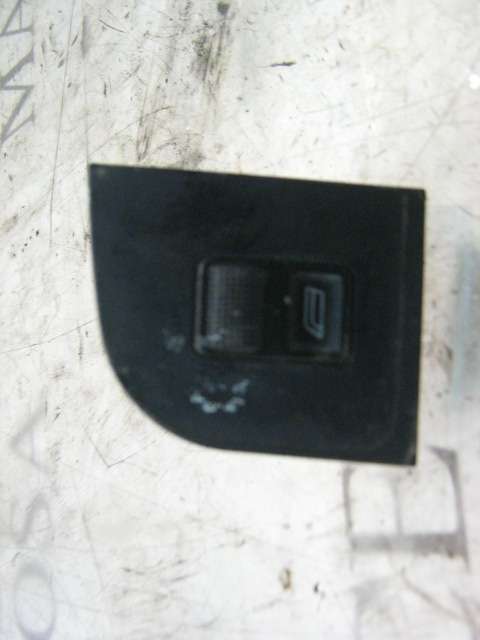 COMMANDE DE LÈVE VITRE AVANT DROIT AUDI 80/90 811/813/853 2.0